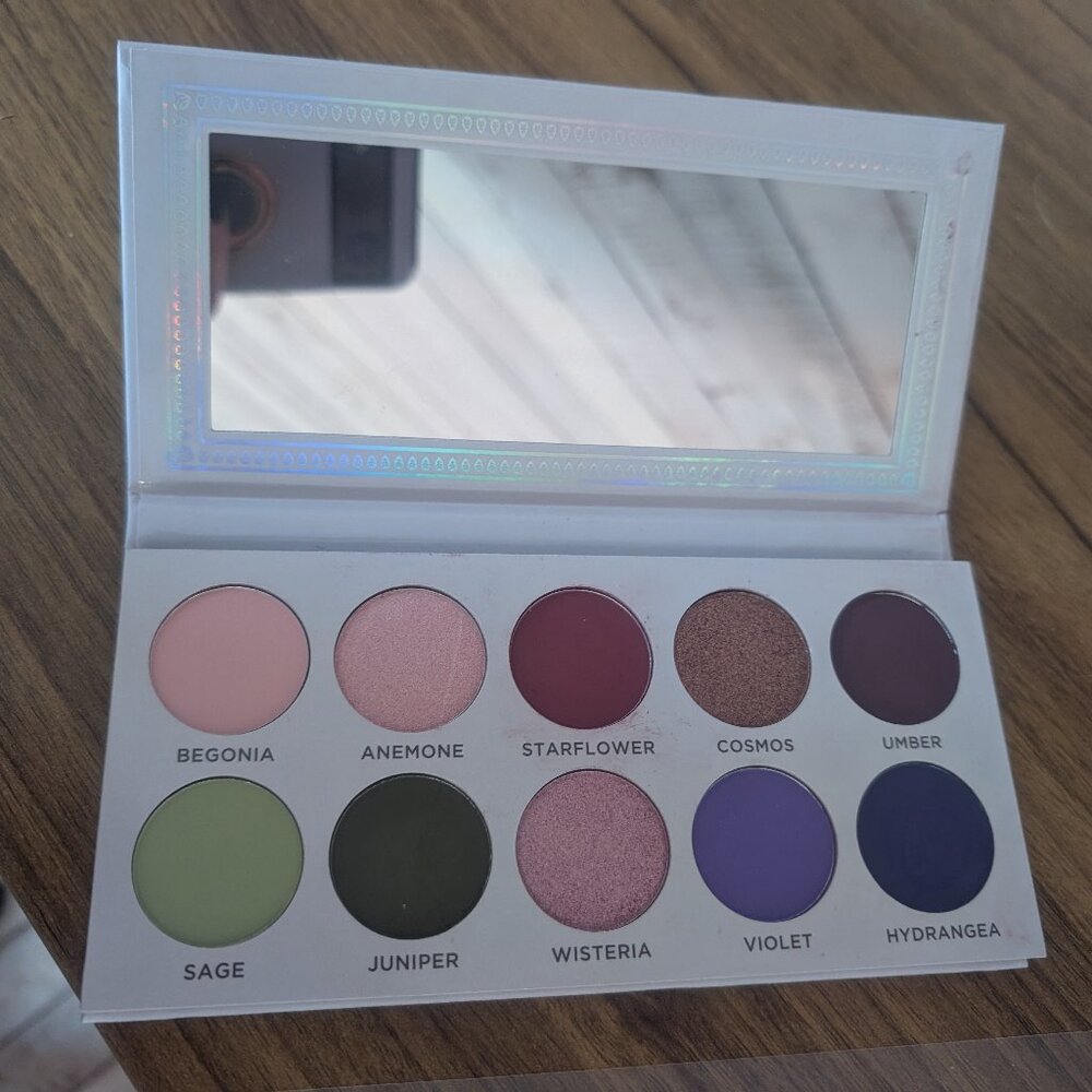 Ace beauté violet sage eyeshadows
